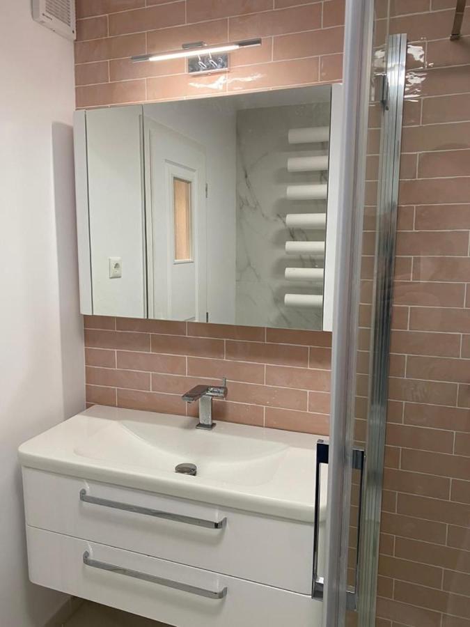Mery Luxury Apartment Galaţi Eksteriør billede