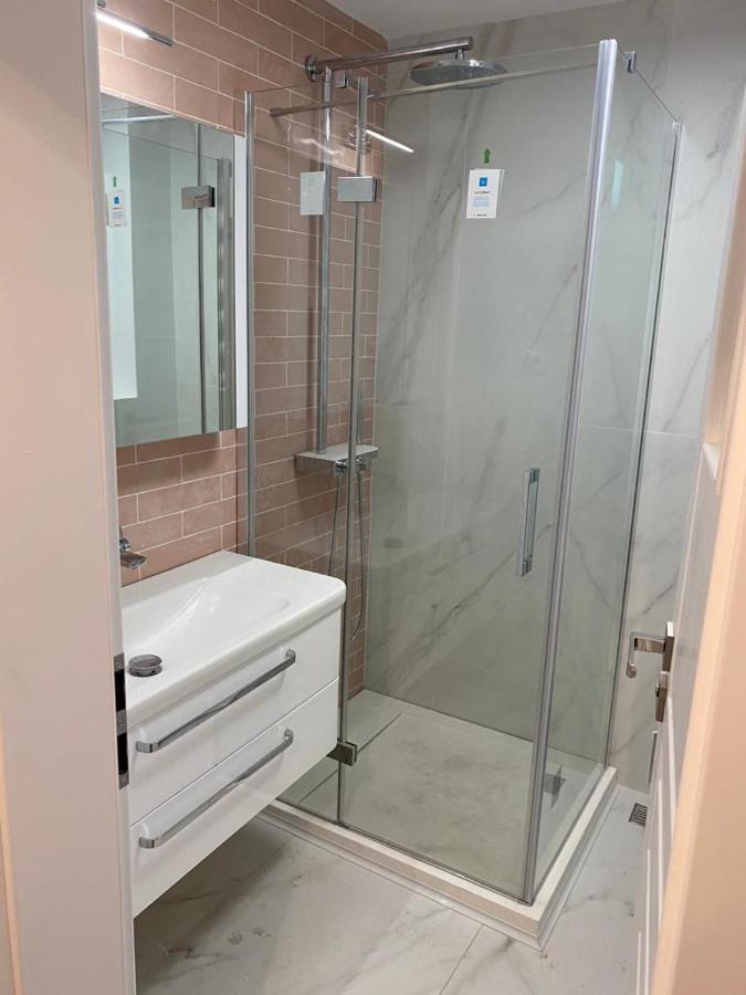 Mery Luxury Apartment Galaţi Eksteriør billede